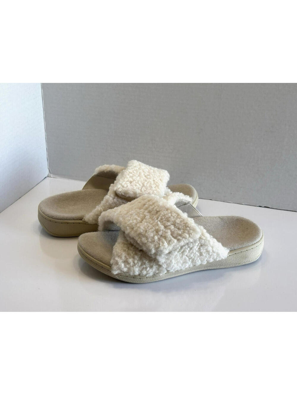 Vionic Relax II Faux Fur Slipper Women's Cream Orthopedic Support Comfort Size 6
